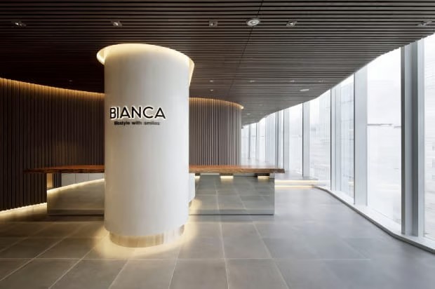 Reception area at BIANCA CLINIC with a refined and relaxing atmosphere