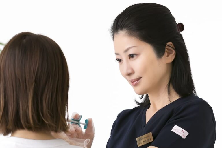 Dr. Nakahara performing a precise Botox injection treatment at Azabu Beauty Clinic