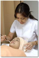 Doctor performing a chemical peel treatment at AZABU SKIN CLINIC