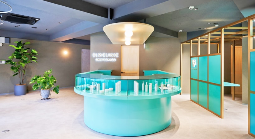 A bright, modern, and clean entrance area at ELM CLINIC