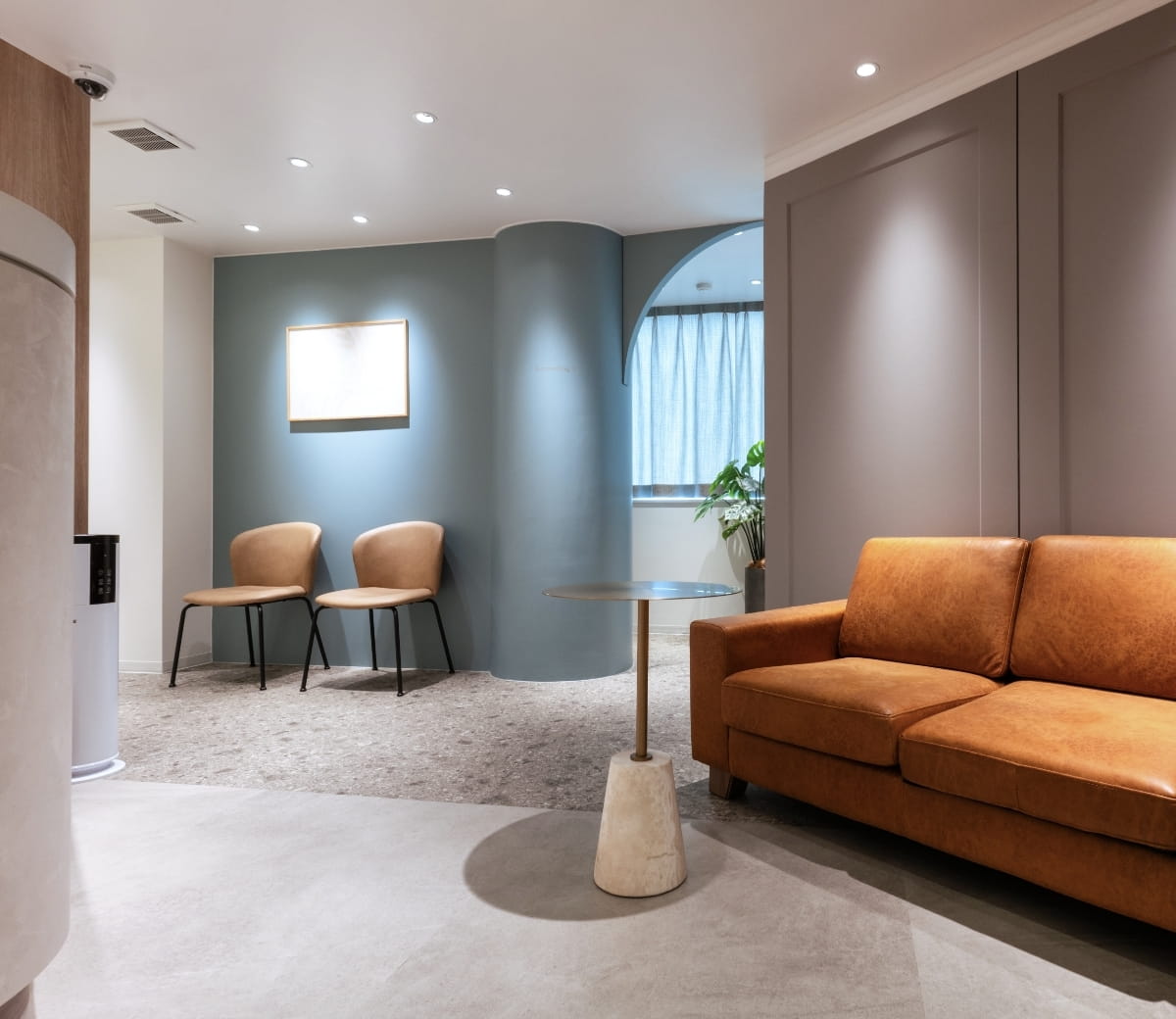 A comfortable and relaxing waiting area at SERA BEAUTY CLINIC