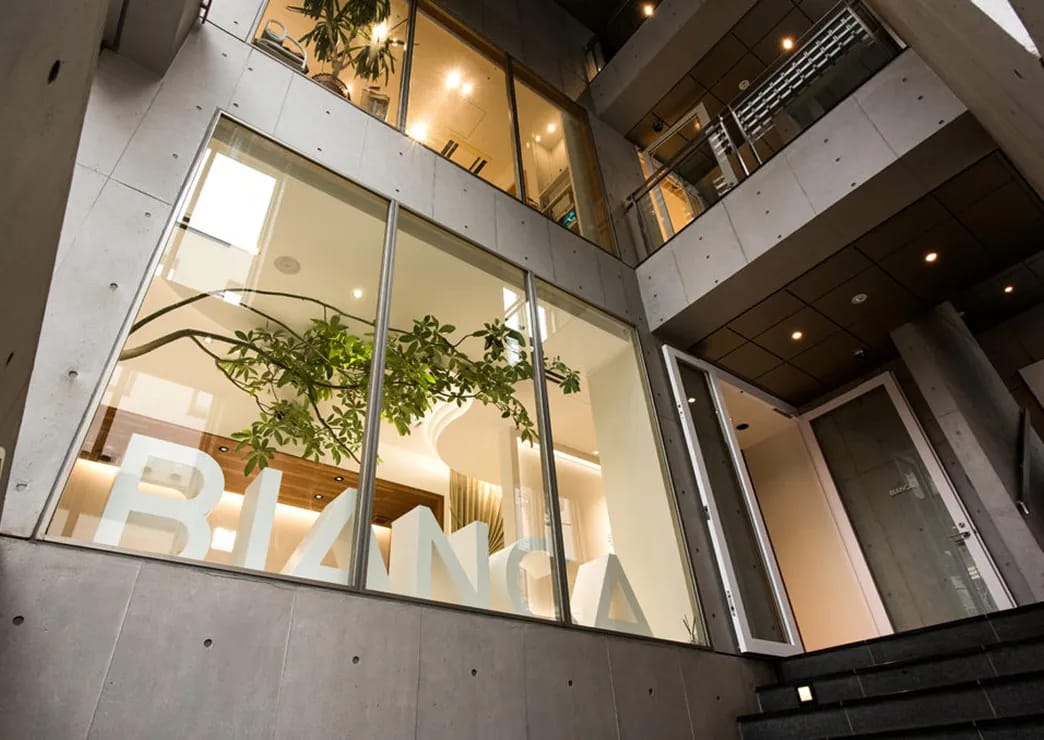  Exterior of BIANCA Cosmetic Surgery & Medical Spa in Omotesando.