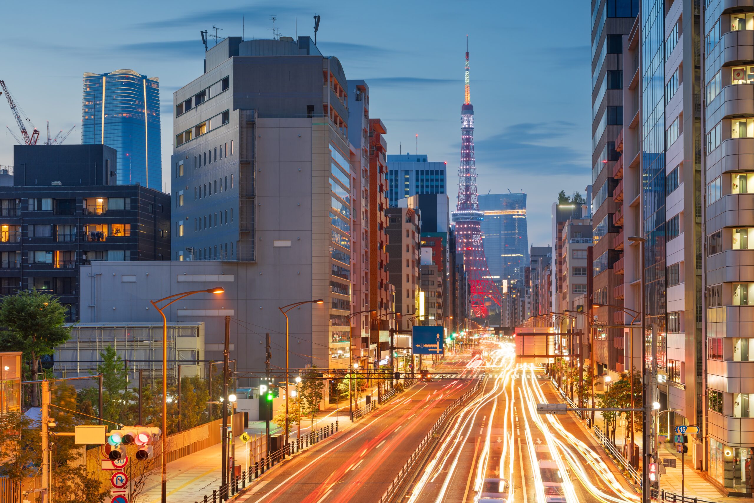 A night view of Tokyo's cityscape and Tokyo Tower.