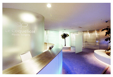 The entrance of HEALTH & BEAUTY CLINIC GINZA COQUELICOT
