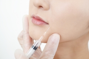 ほうれい線はシワorたるみ？ボトックス注射は効果的な治療といえるの？