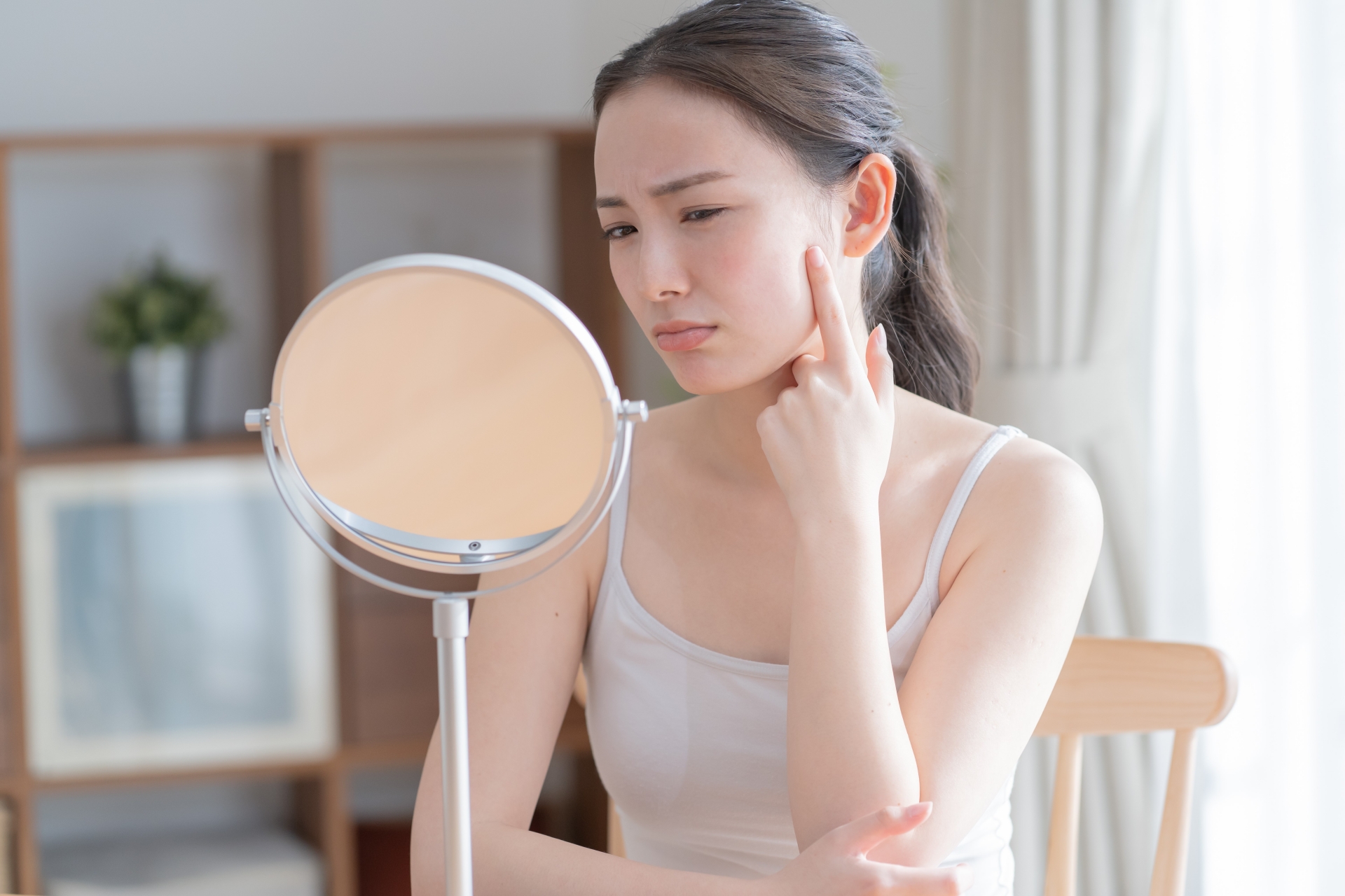 シミ取りレーザー後の色素沈着が気になる女性