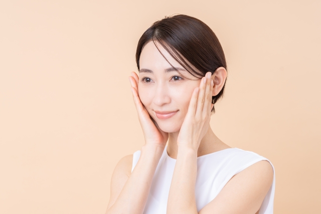 頬骨を引っ込める美容整形術|骨削り・骨切りなど施術の効果とリスクは?