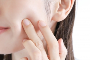 毛穴洗浄の効果をチェック！エステと美容医療の違いは？おすすめ施術もご紹介