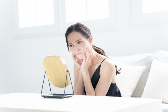 目が小さくなったのは加齢から?原因と対処法を徹底解説