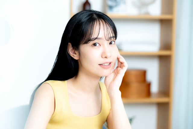 まぶたのたるみをとる方法を詳しく解説！セルフケアとたるみ治療、どちらが良い？