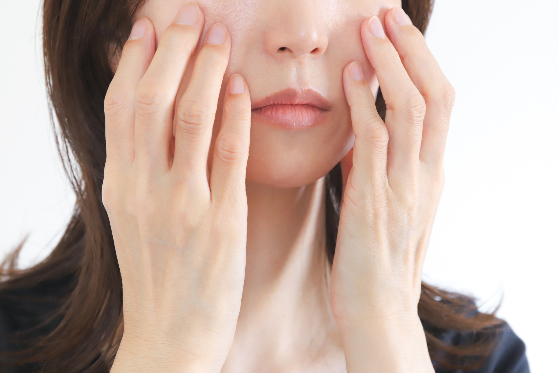 女性　悩み鼻が目立つ……それ“中顔面短いタイプ”かも？整形の前に知っておきたいこと｜NERO DOCTOR / BEAUTY（美容医療）