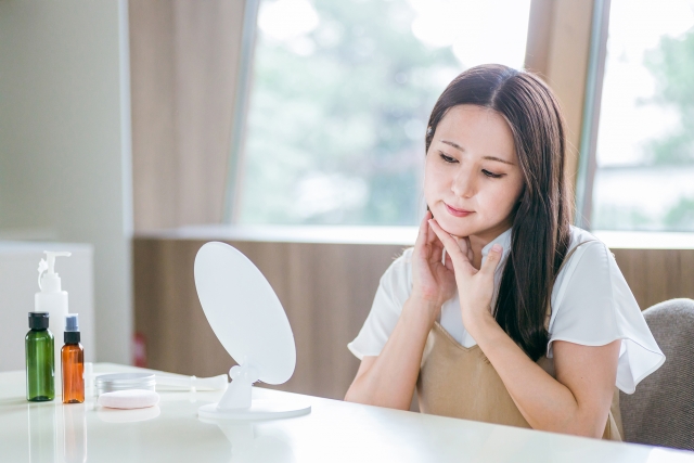 「顔太った……」と感じる方へ。顔が太る原因と適した美容医療をタイプ別に解説｜NERO DOCTOR / BEAUTY（美容医療）