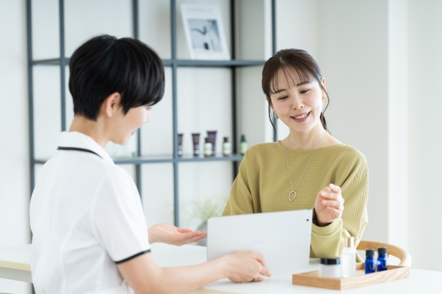女性 カウンセリングマリオネットラインができる理由と改善法を解説|NERO DOCTOR / BEAUTY(美容医療)