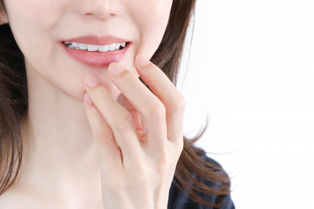 女性 口元マリオネットラインはヒアルロン酸で改善できる?|NERO DOCTOR / BEAUTY(美容医療)