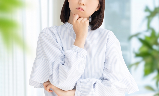 女性 悩み二重埋没腫れを早く引かせるコツとNG行動|NERO DOCTOR / BEAUTY(美容医療)