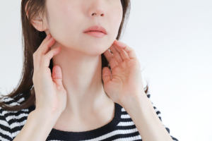 顎下脂肪吸引のダウンタイムはどれくらい？経過や乗り切り方、バレない工夫も紹介