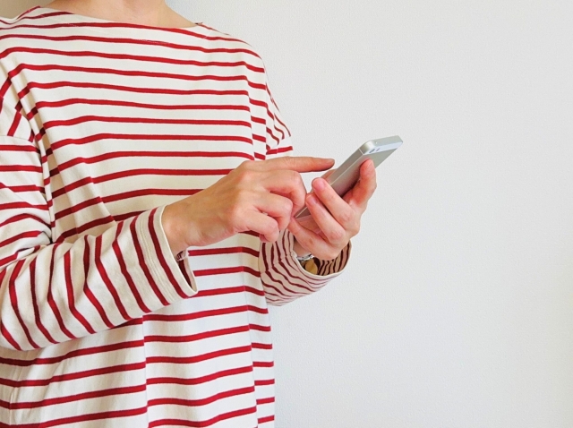 女性 スマホ顔の偏差値ってどう決まるの?魅力は数値化できる?|NERO DOCTOR / BEAUTY(美容医療)
