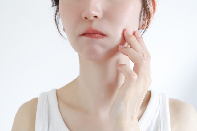 女性 悩みその凹み“中顔面陥没”かも?立体感を出す改善方法まとめ|NERO DOCTOR / BEAUTY(美容医療)