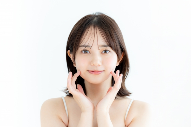 顔の皮がむけるのはなぜ？原因と対処法、医療機関に行く目安を解説｜NERO DOCTOR / BEAUTY（美容医療）