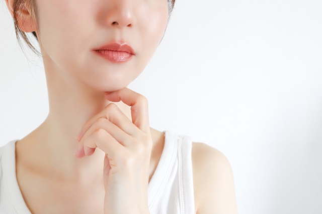顔の傷が気になる方へ|傷痕の種類や治療法の選択肢を徹底解説