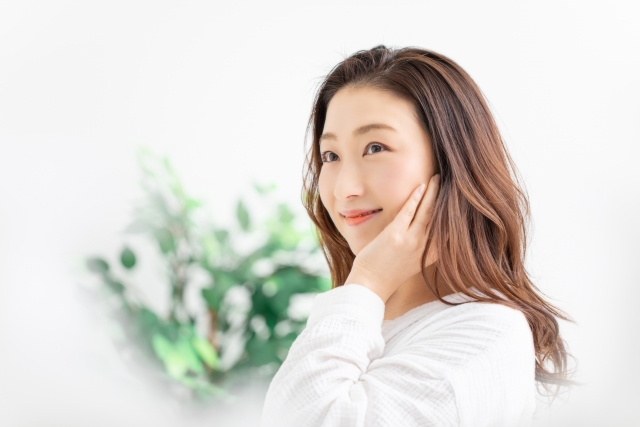 フェイスリフトのダウンタイムはどのくらい?腫れや内出血はいつまで続く?