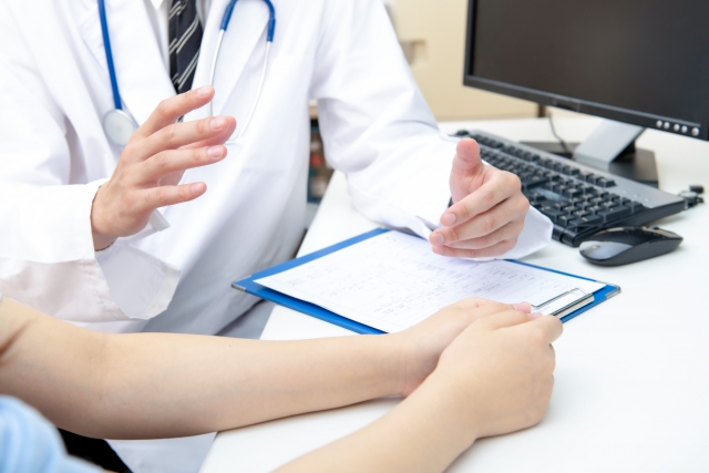 顔の皮がむけるのはなぜ？原因と対処法、医療機関に行く目安を解説｜NERO DOCTOR / BEAUTY（美容医療）