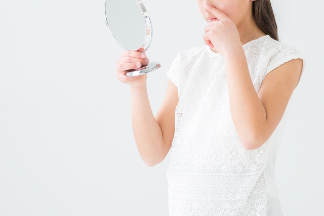女性 鏡 鷲鼻の女性は美人が多い?|“凛とした美しさ”の秘密と生かし方|NERO DOCTOR / BEAUTY(美容医療)