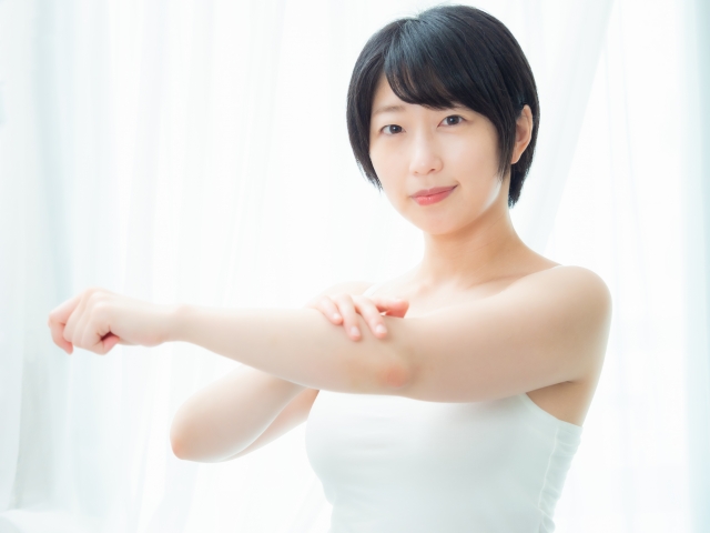 女性 うるおい ヒアルロン酸とコラーゲンの違いとは?年齢別の肌悩みと適した治療|NERO DOCTOR / BEAUTY(美容医療)