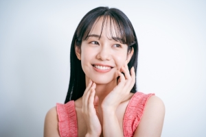 中顔面短縮で若々しい見た目へ！顔の間延びを整える美容医療の選択肢とは？