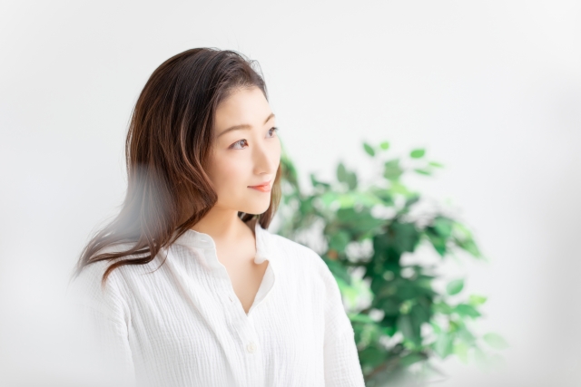 女性　面長改善のためにできることはある？メイク・髪型・整形のベストな選択肢は？｜NERO DOCTOR / BEAUTY（美容医療）