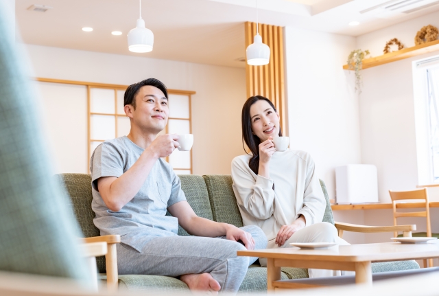 夫婦　“おじさん顔”をアップデートする方法は？「老けたね」といわれたタイミングで始めたい男性の美容医療｜NERO DOCTOR / BEAUTY（美容医療）