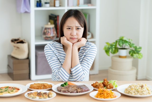 ダイエットで悩む女性　痩せたいけど食べたい人へ｜我慢せず続く“ゆる痩せ”のコツ5選｜NERO DOCTOR / BEAUTY（美容医療）