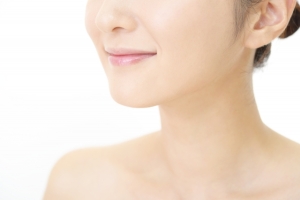 かぎ鼻と鷲鼻の違いとは？見分け方・印象の違いと美容医療での対処法