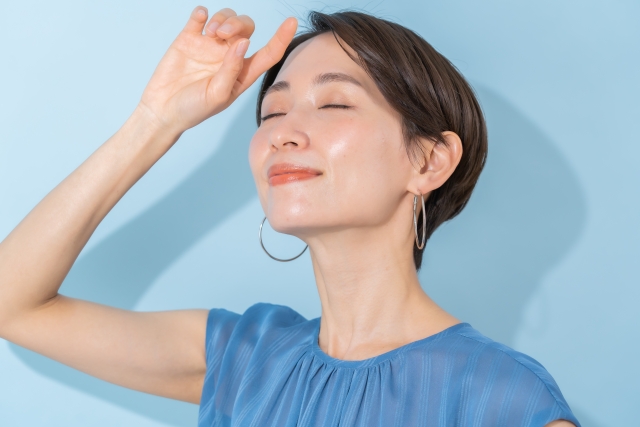 日焼けの治し方とは?72時間以内にしたいセルフケアや美容医療