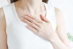 卒乳後に胸がなくなった？原因とバストアップする方法を紹介