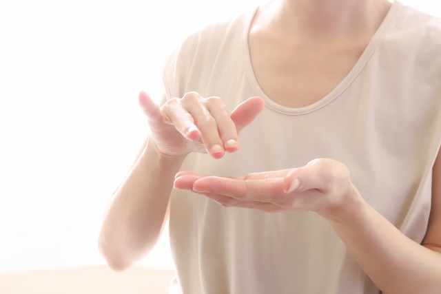 スキンケア 日焼けの治し方とは?72時間以内にしたいセルフケアや美容医療|NERO DOCTOR / BEAUTY(美容医療)