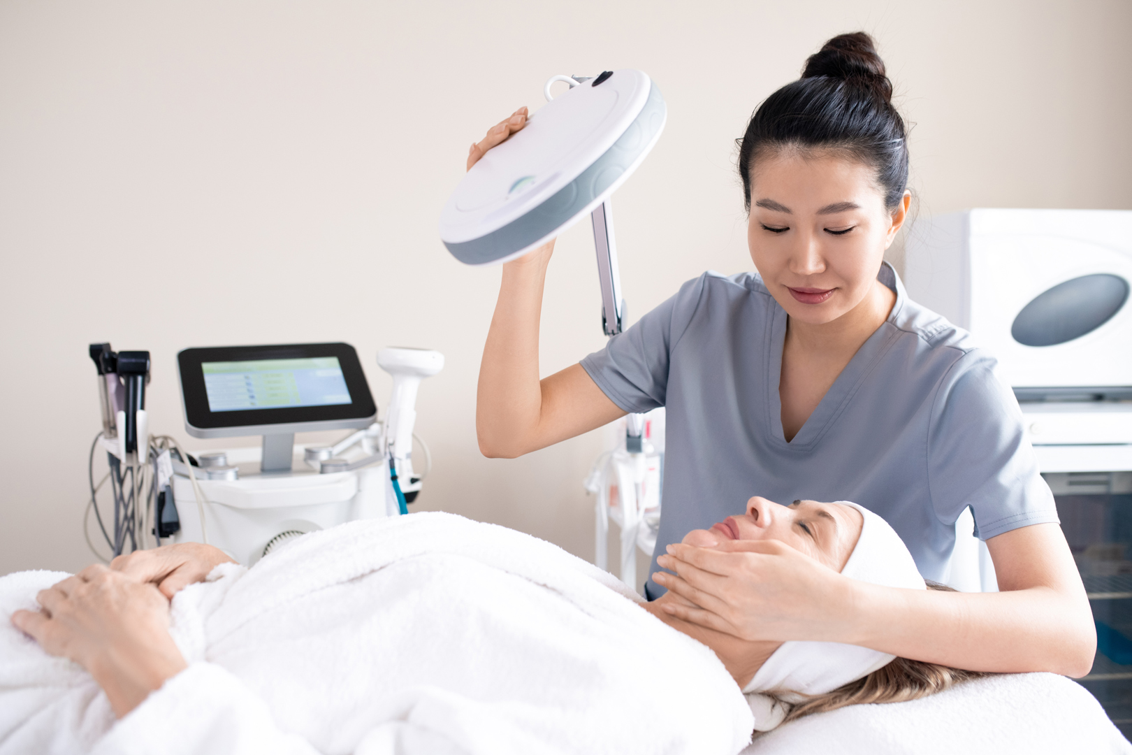 施術後確認　美容医療に“終わり”はある？定期施術が必要な施術・不要な施術を徹底解説｜NERO DOCTOR / BEAUTY（美容医療）