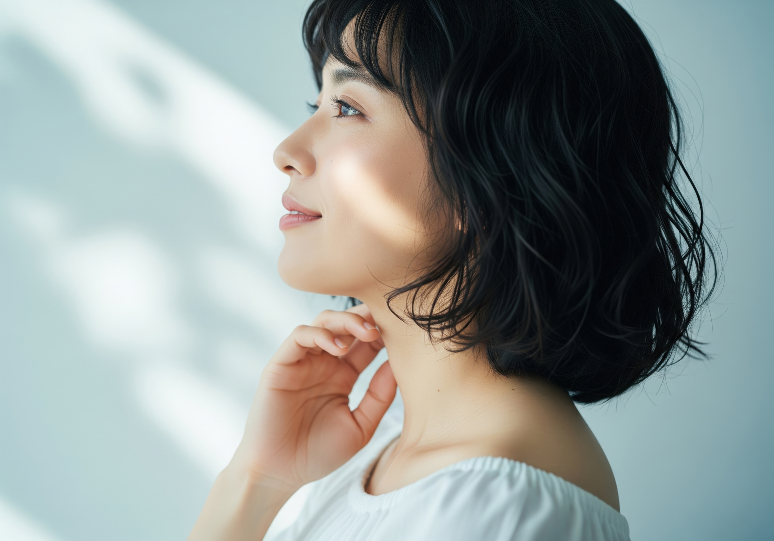 女性　横顔　「痩せたのに老け見え？」急激な減量後に目立つ皮たるみとフェイスリフトの選択肢｜NERO DOCTOR / BEAUTY（美容医療）