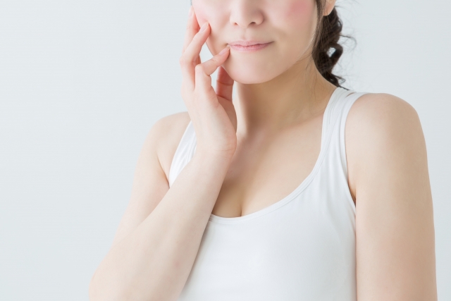 おっぱいが小さいと悩む方必見!おすすめセルフケアと美容医療3選まとめ