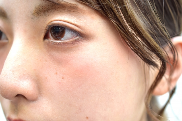 女性目元アップ　末広二重と平行二重のメリット・デメリット｜よりナチュラルに仕上がるのはどっち？｜NERO DOCTOR / BEAUTY（美容医療）