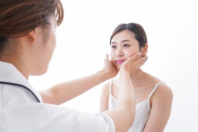 診察　ヒアルロン酸はニキビに効果あり？悪化する？ニキビ痕への治療法と注意点を徹底解説｜NERO DOCTOR / BEAUTY（美容医療）