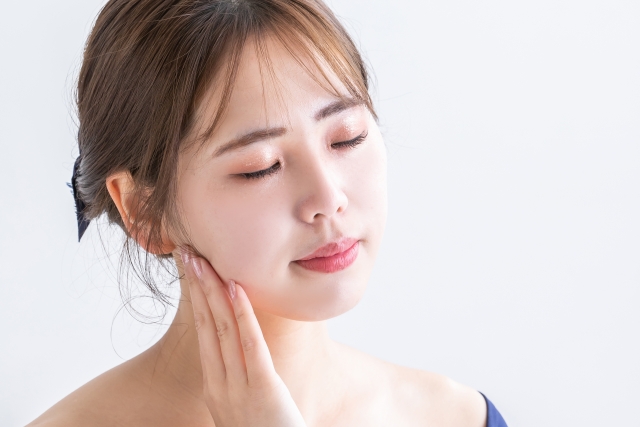 女性 ダーマペンはシワに効く?気になる美容効果や注意点、よくあるQ&Aまとめ|NERO DOCTOR / BEAUTY(美容医療)