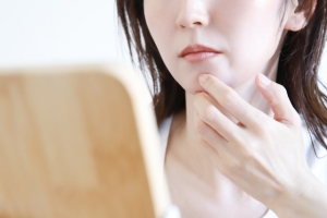 フェイスリフトの失敗が不安な人へ│芸能人の事例やよくある失敗、注意点を解説