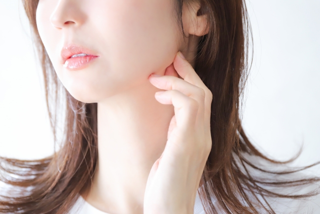 輪郭 女性 フェイスリフトの失敗が不安な人へ│芸能人の事例やよくある失敗、注意点を解説|NERO DOCTOR / BEAUTY(美容医療)
