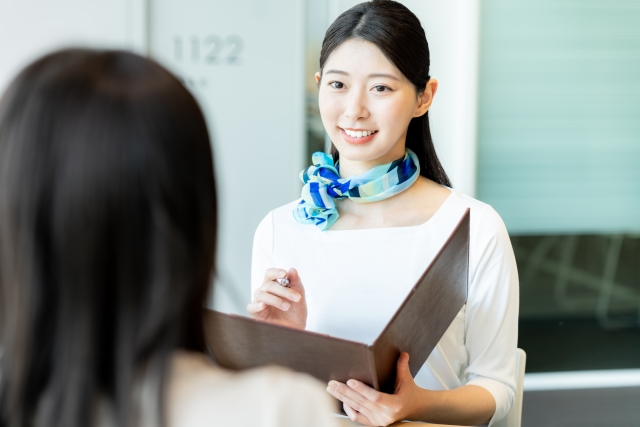 受付の女性 2025年は美容婦人科元年!美容婦人科で出来ること総まとめ|NERO DOCTOR / BEAUTY(美容医療)