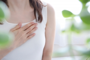 豊胸にヒアルロン酸を使うのはリスキー？持続期間や効果の限界・注意点