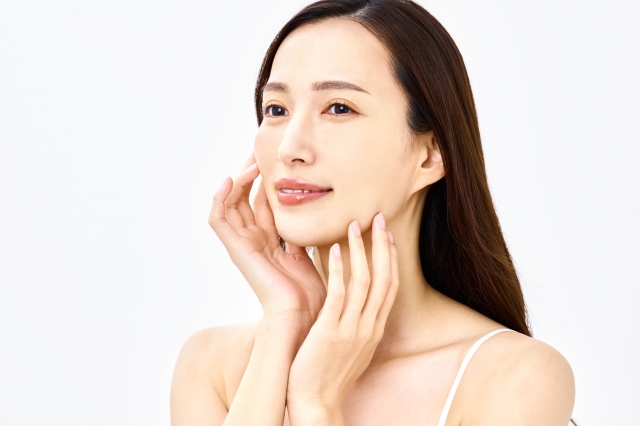 スキンケア 女性 フェイスリフトの失敗が不安な人へ│芸能人の事例やよくある失敗、注意点を解説|NERO DOCTOR / BEAUTY(美容医療)