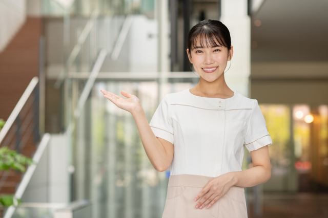 クリニックスタッフ　ダイエットで顔だけ痩せないのはなぜ？考えられる原因やすっきり小顔を目指せる美容医療7選｜NERO DOCTOR / BEAUTY（美容医療）