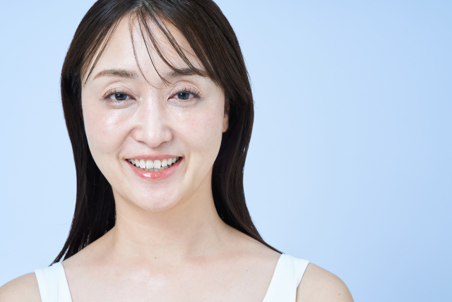 ミドル世代の女性 平均寿命と健康寿命の差を縮める|老けない人生も選べる時代に?美容医療の新常識とは|NERO DOCTOR / BEAUTY(美容医療)