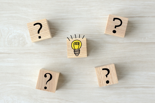 ハテナマークとひらめきマーク 平行二重になりたい【保存版】目元の形で考える治療の選び方|NERO DOCTOR / BEAUTY(美容医療)